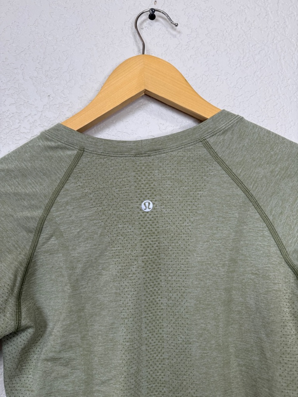 Lululemon Swiftly Tech Long Sleeve Top Light Green size 8 Womens - Picture 10 of 11